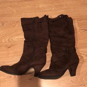 Brown boots with heel